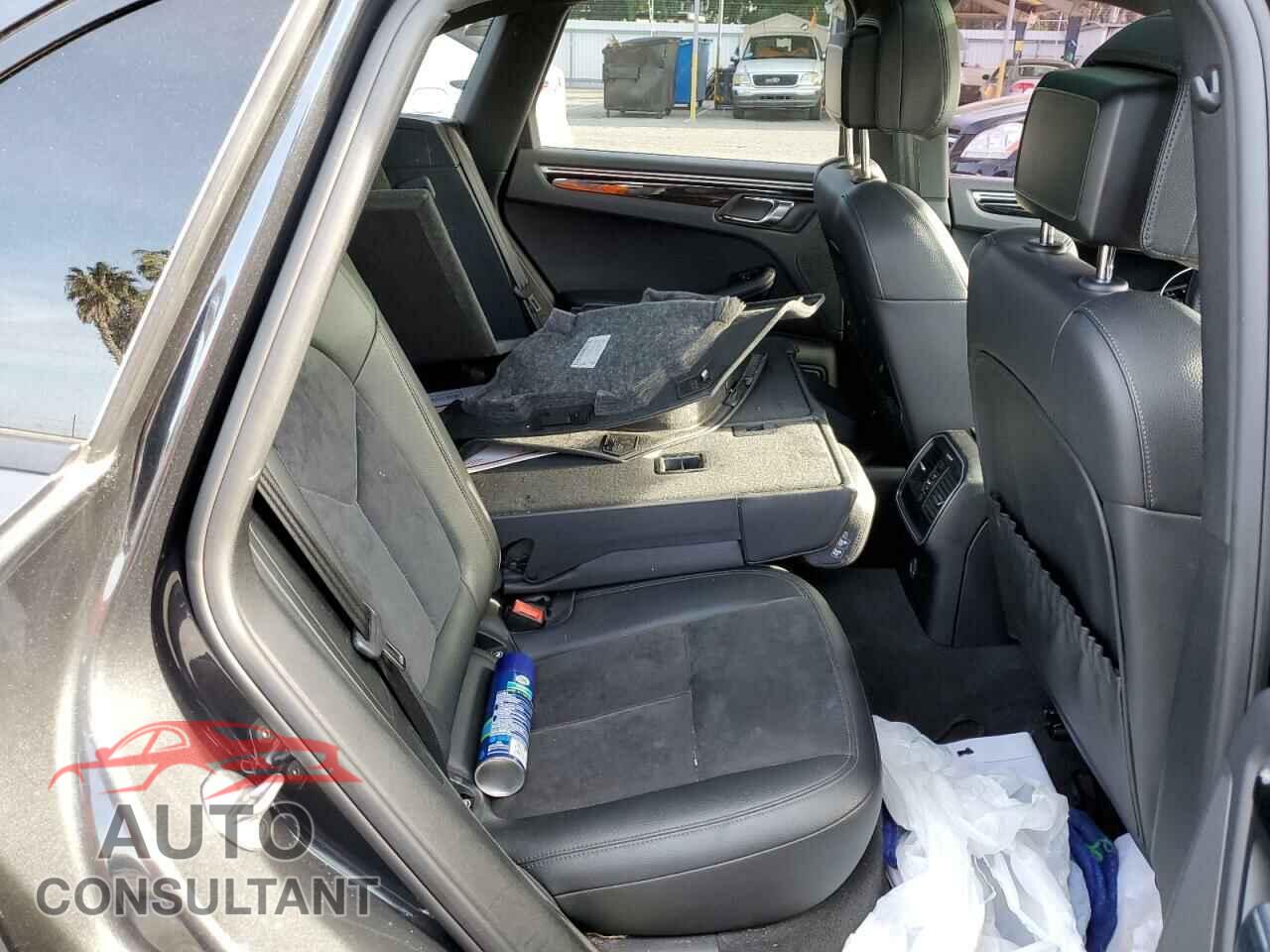 PORSCHE MACAN 2018 - WP1AA2A59JLB09093