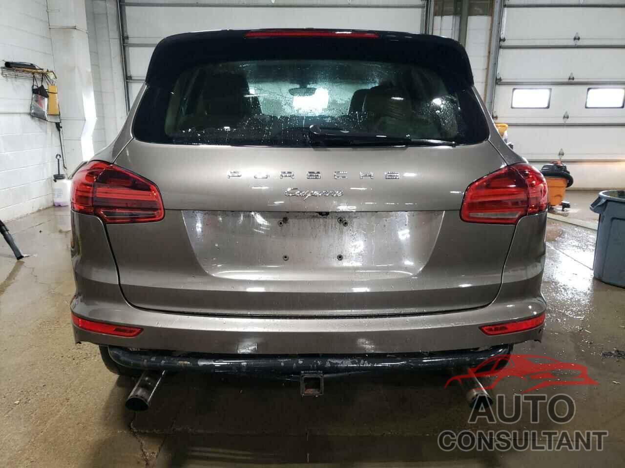 PORSCHE CAYENNE 2016 - WP1AF2A28GKA42475
