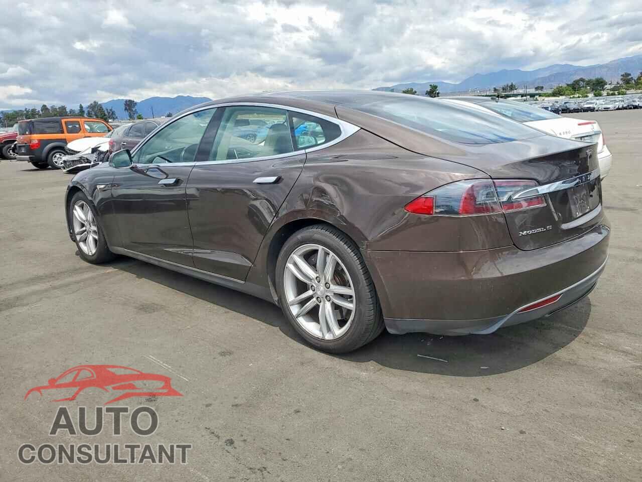TESLA MODEL S 2013 - 5YJSA1CG2DFP08276
