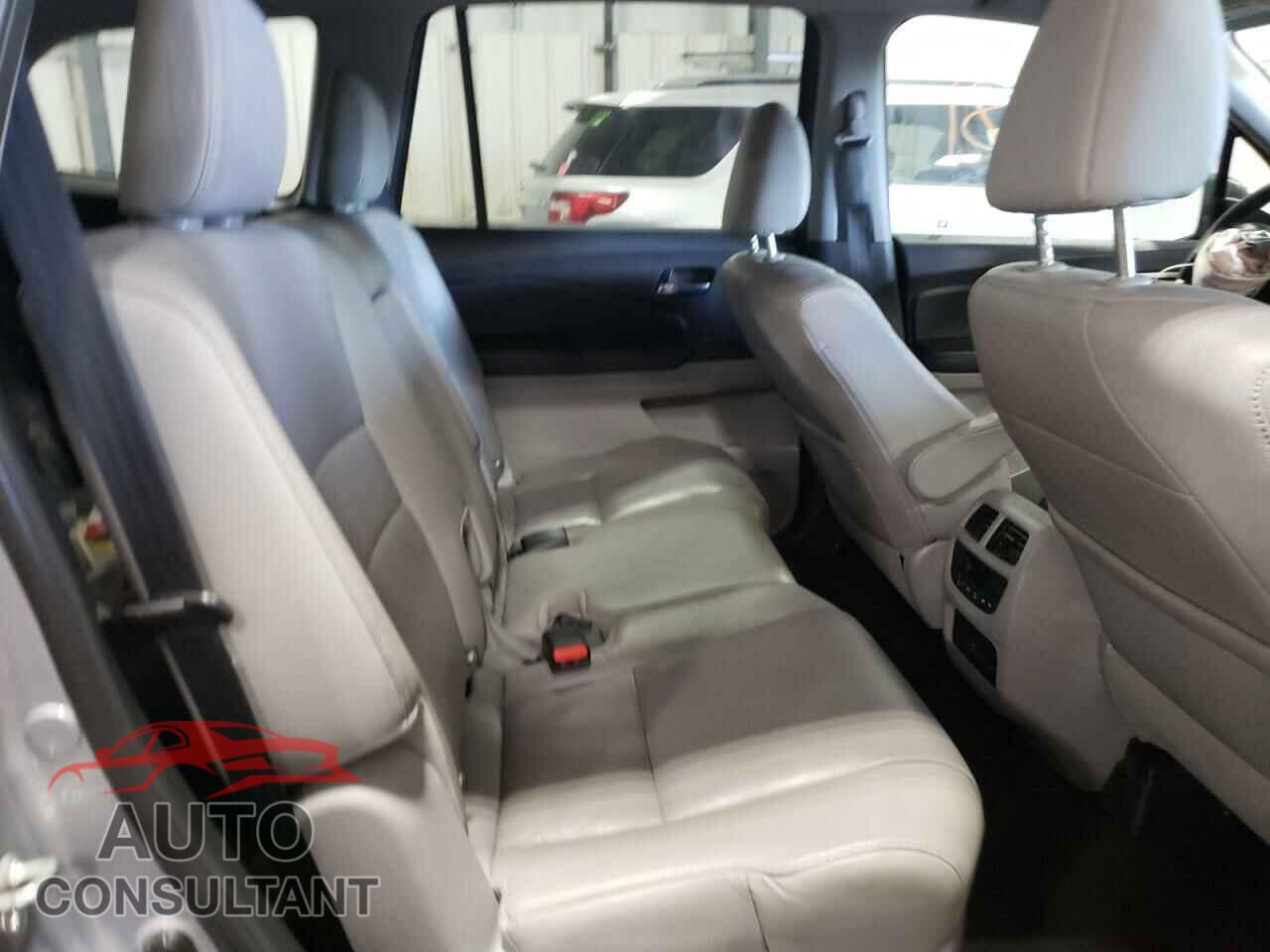 HONDA PILOT 2017 - 5FNYF6H58HB051814