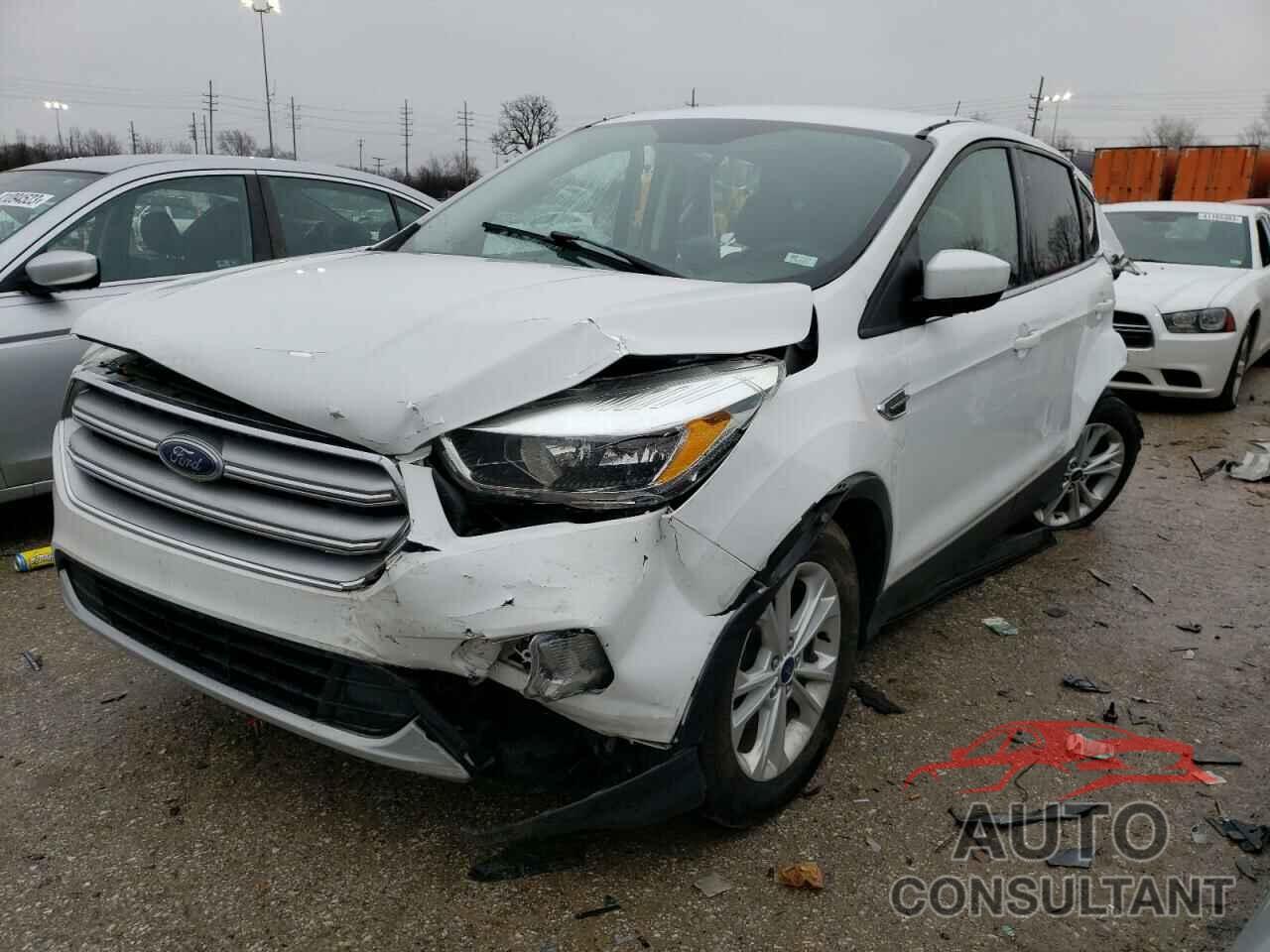 FORD ESCAPE 2017 - 1FMCU0GD5HUE77243
