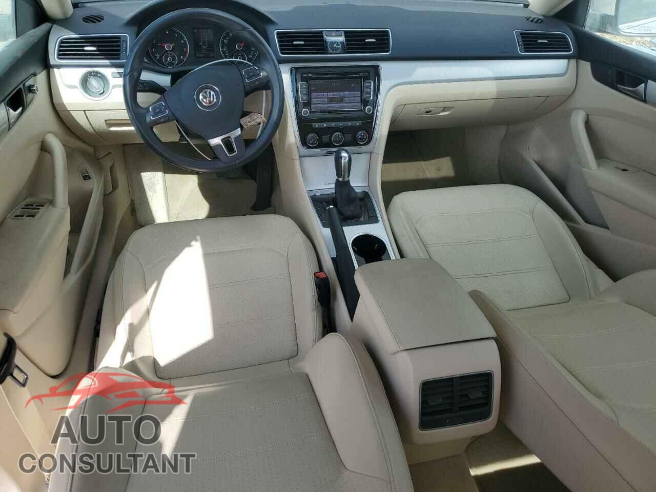 VOLKSWAGEN PASSAT 2013 - 1VWBH7A33DC007769