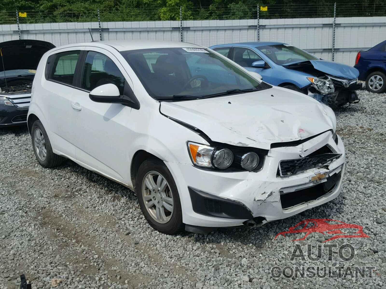 CHEVROLET SONIC 2015 - 1G1JC6SH1F4157581