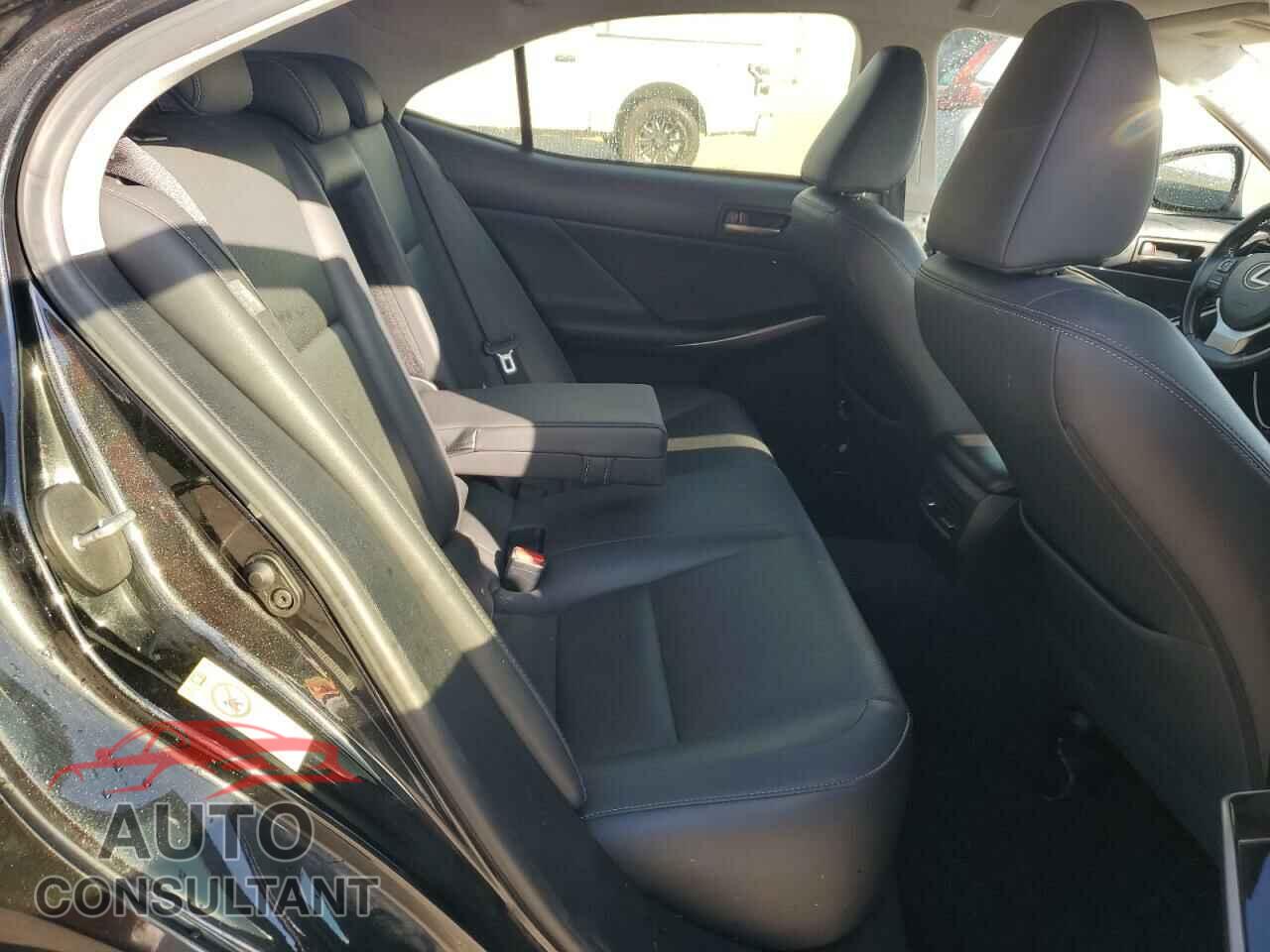 LEXUS IS 2018 - JTHBA1D24J5064357