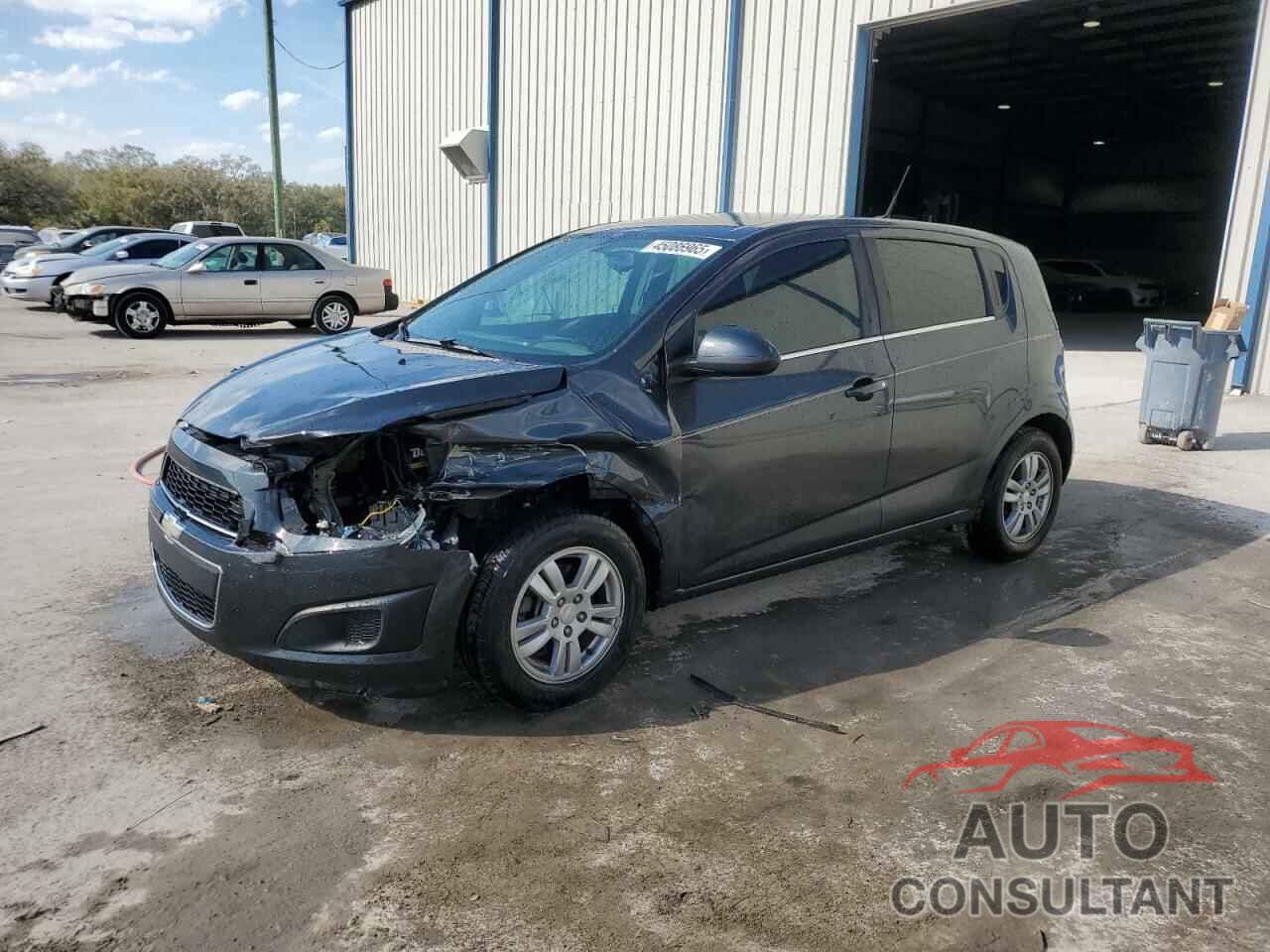 CHEVROLET SONIC 2014 - 1G1JC6SH1E4198937