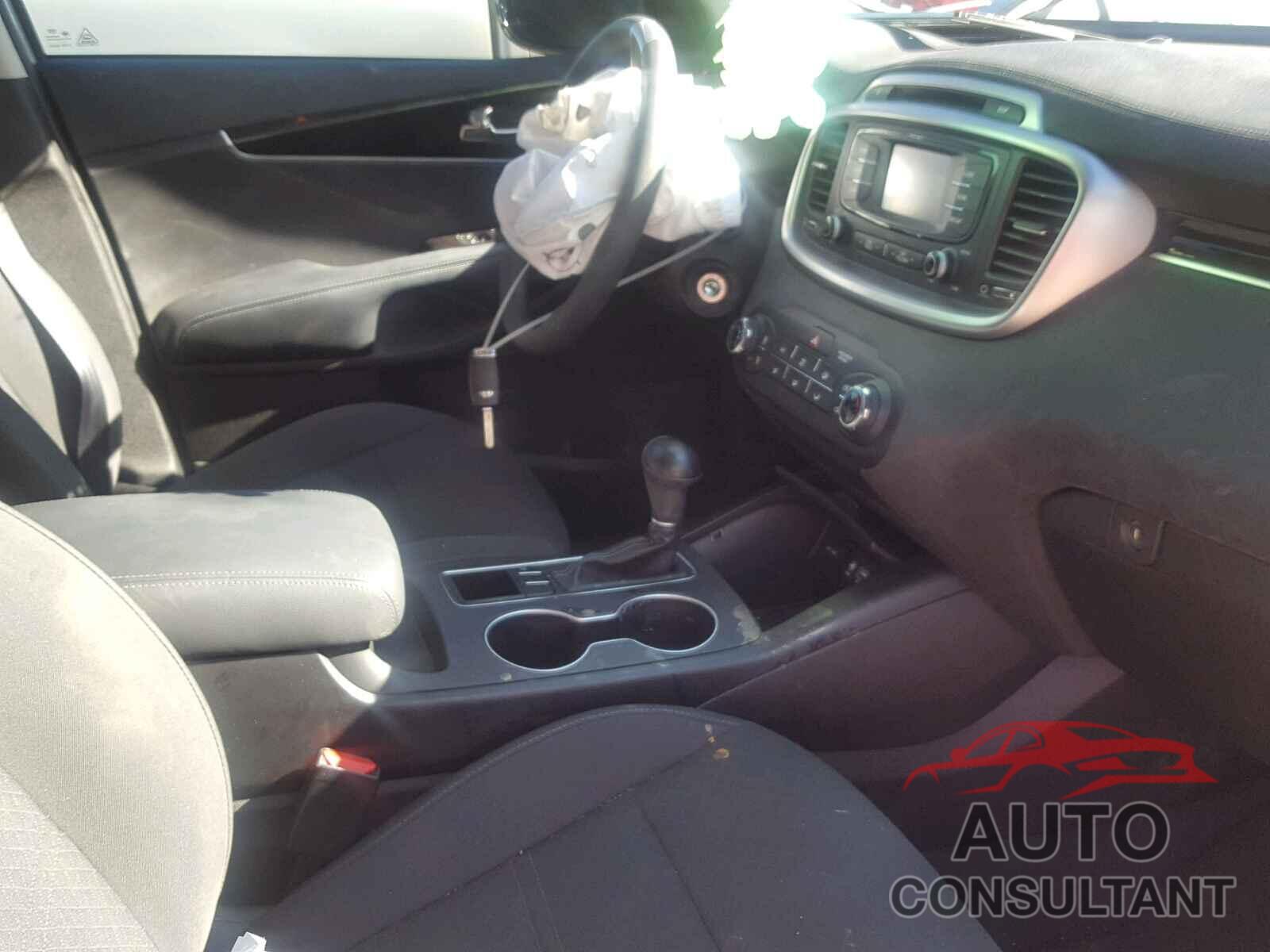 KIA SORENTO LX 2018 - 5XYPG4A32JG344354