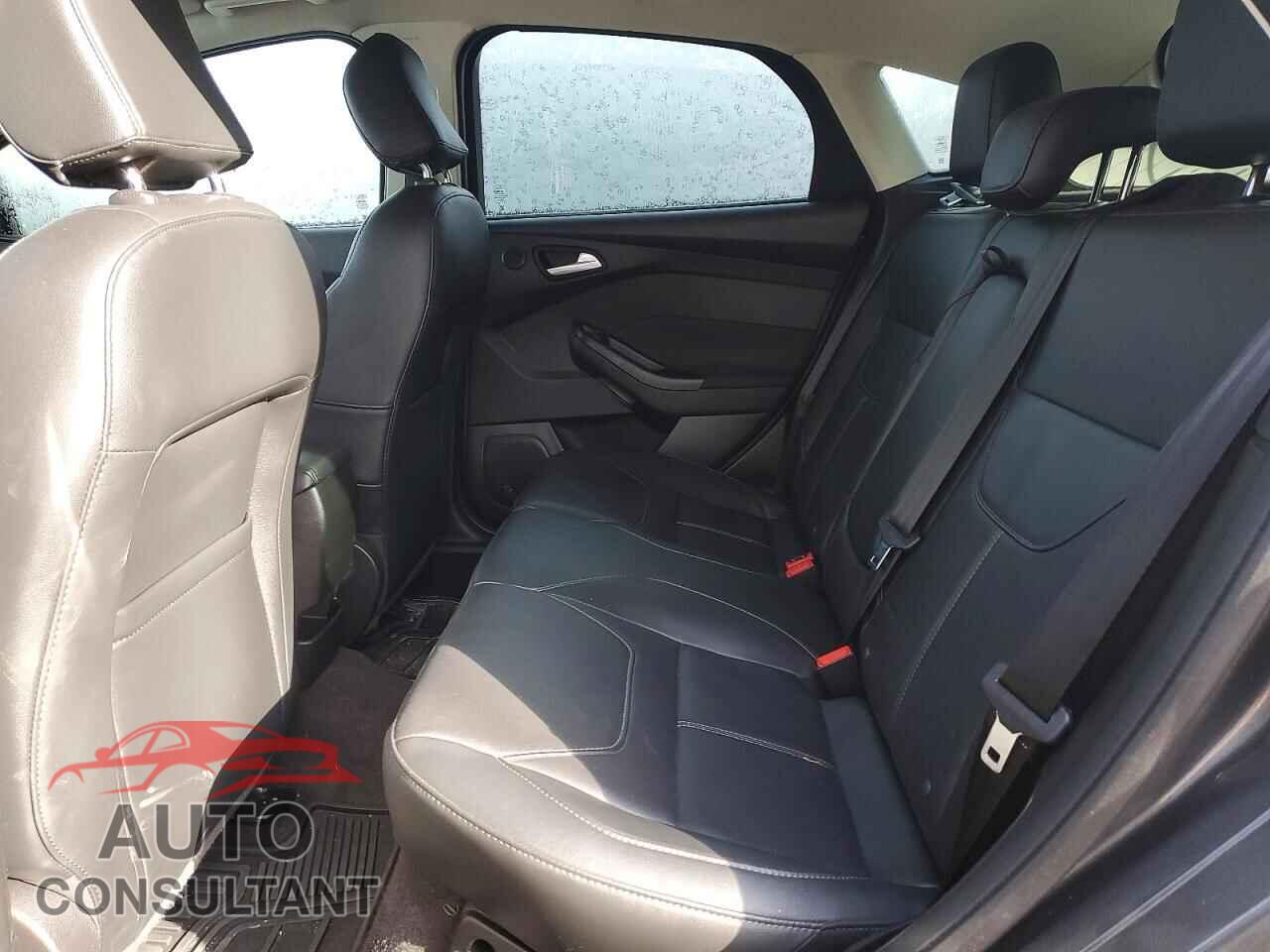 FORD FOCUS 2017 - 1FADP3N20HL292984