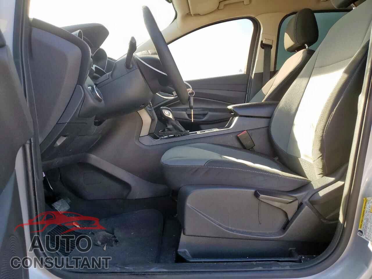 FORD ESCAPE 2017 - 1FMCU0F79HUC38399