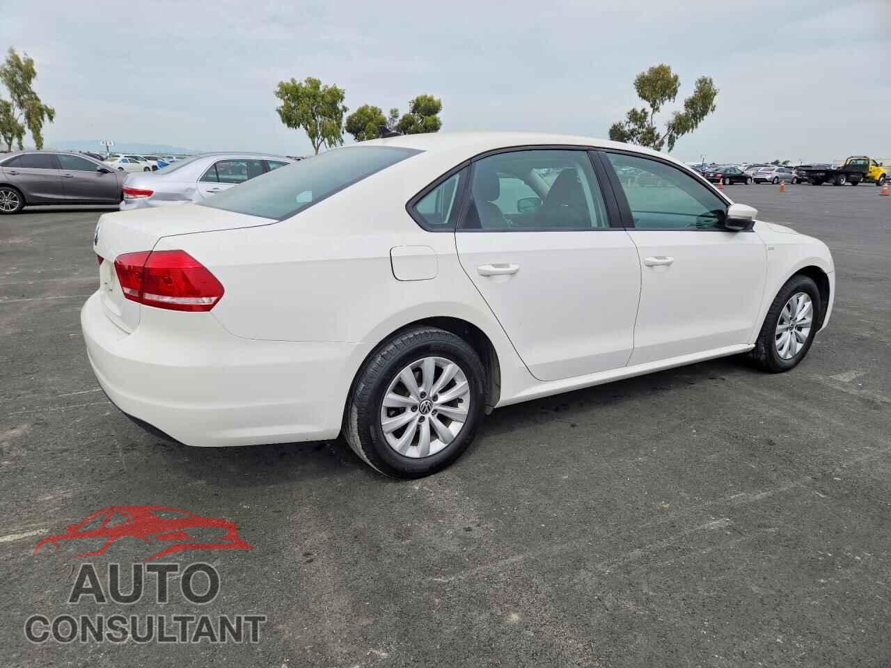 VOLKSWAGEN PASSAT 2013 - 1VWAP7A38DC143863
