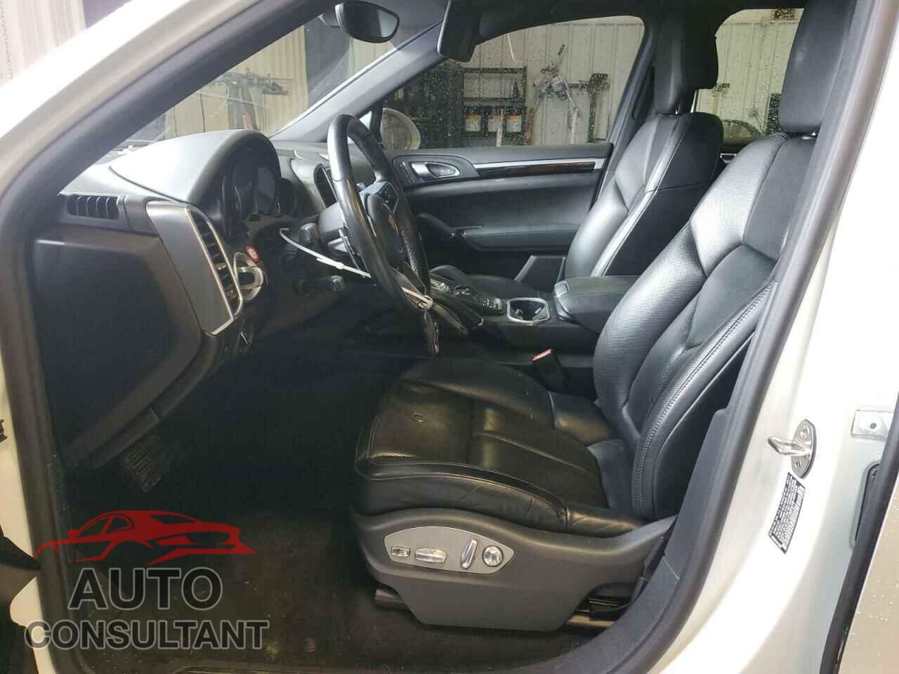 PORSCHE CAYENNE 2018 - WP1AA2A24JKA01511