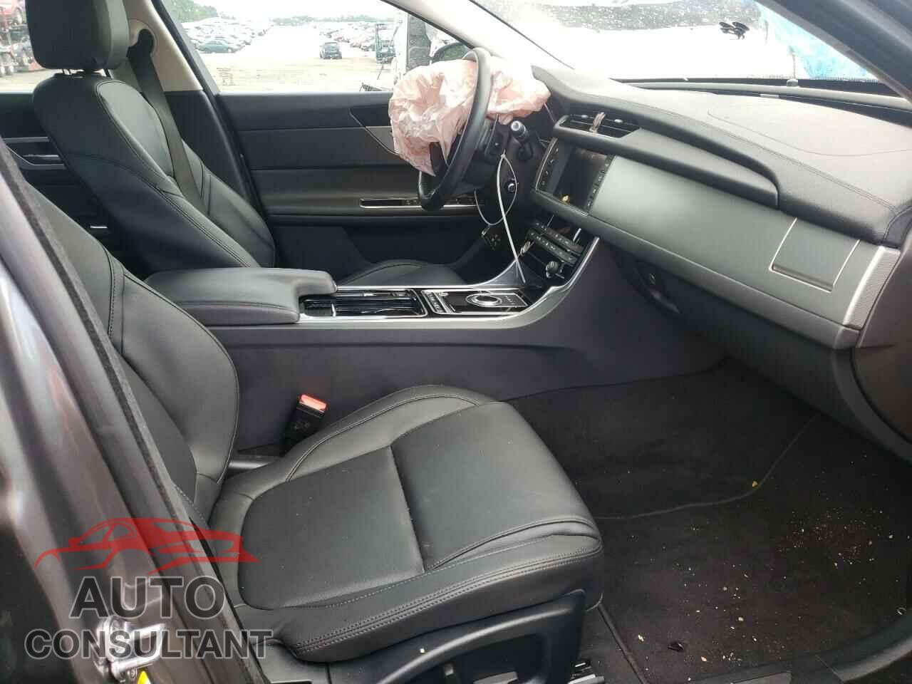 JAGUAR XF 2017 - SAJBD4BV4HCY35656