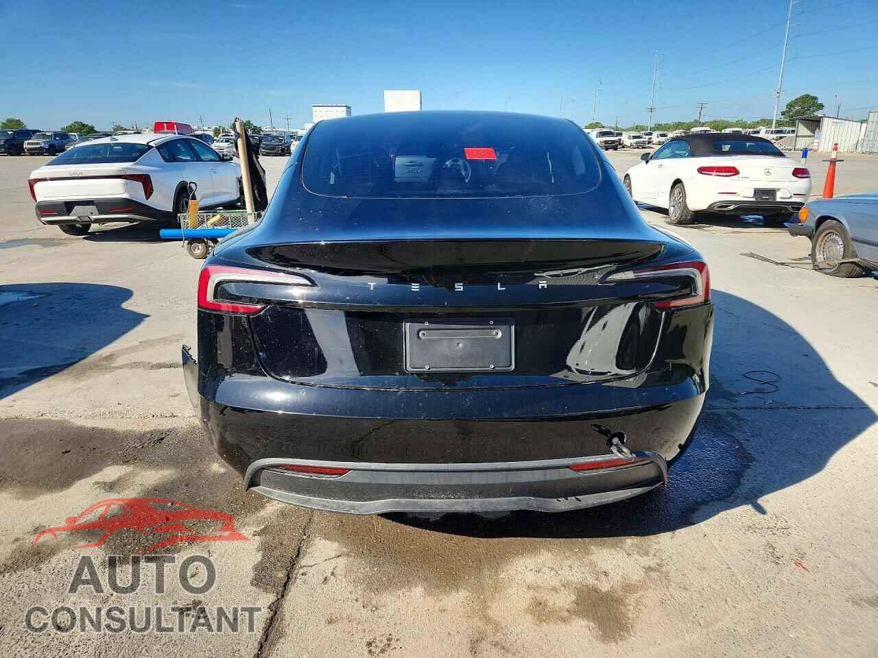 TESLA MODEL 3 2025 - 5YJ3E1EA8SF921182