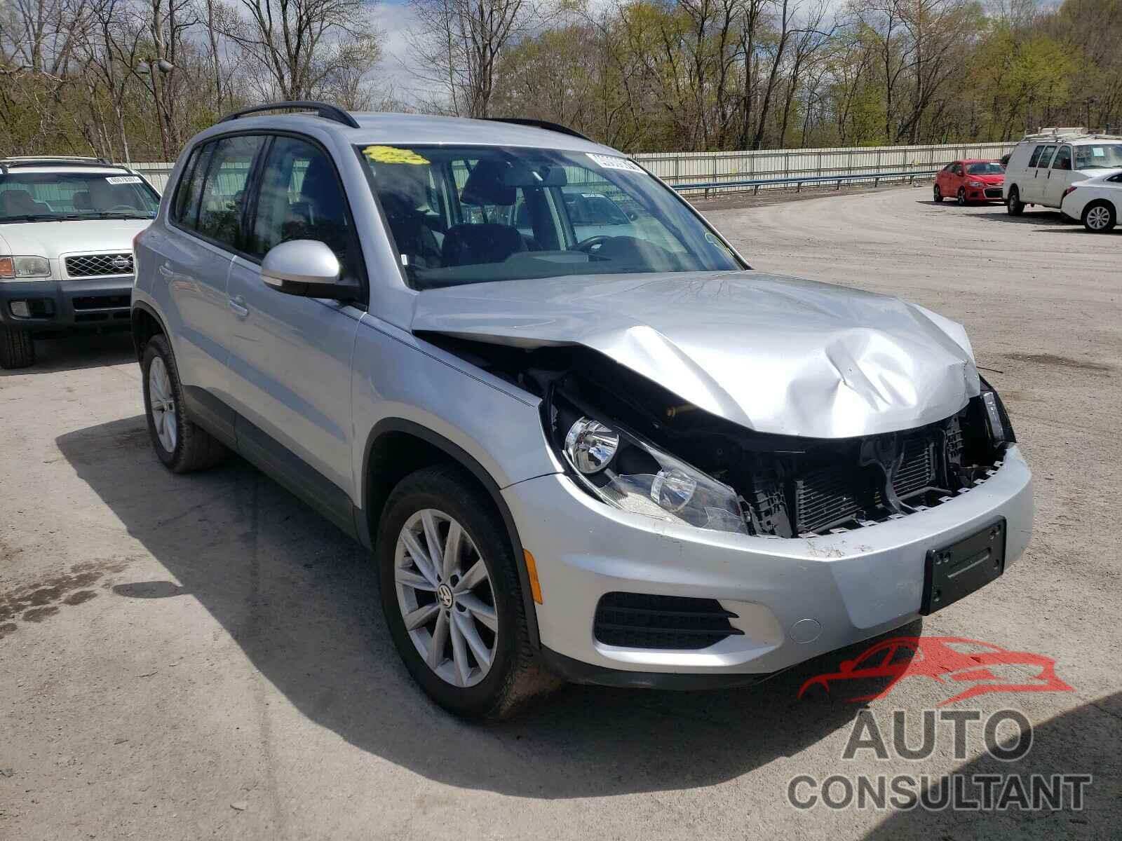 VOLKSWAGEN TIGUAN 2017 - WVGAV7AX4HK047599