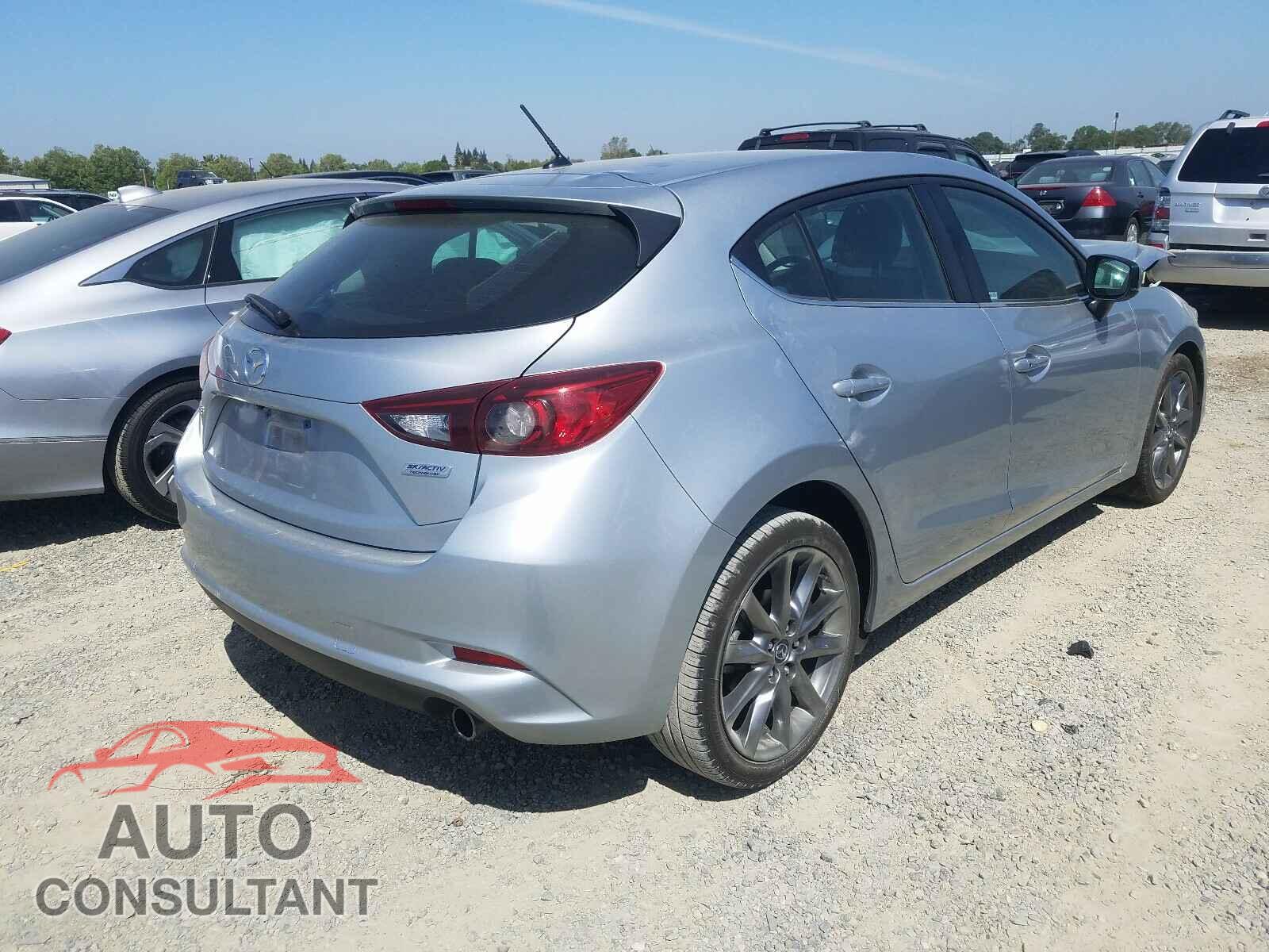 MAZDA 3 2018 - 3MZBN1L31JM262806
