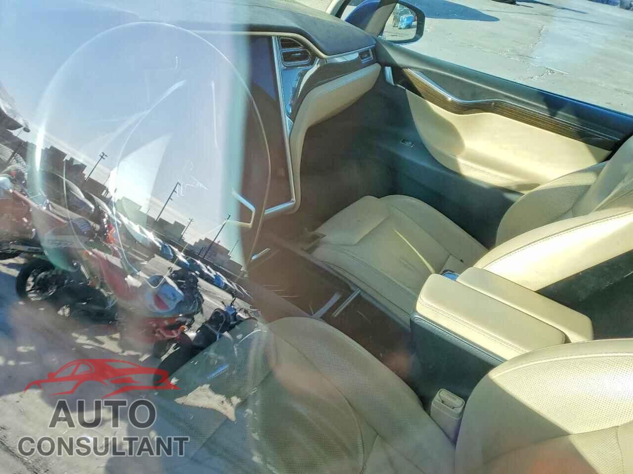TESLA MODEL X 2016 - 5YJXCBE22GF008026