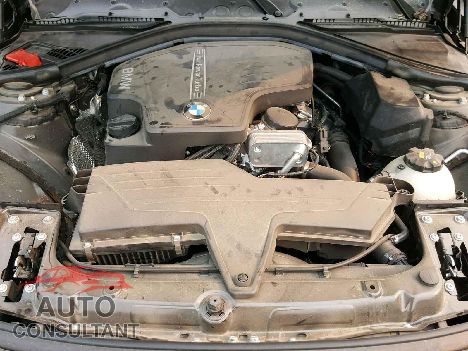 BMW 3 SERIES 2016 - WBA8E1G52GNU10160