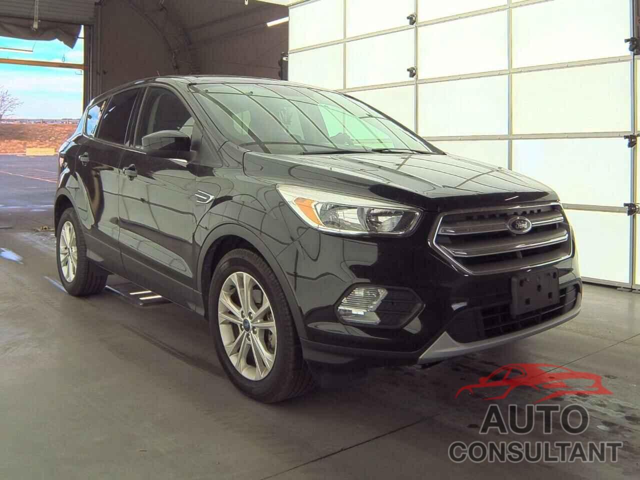 FORD ESCAPE 2017 - 1FMCU0GD7HUC32380