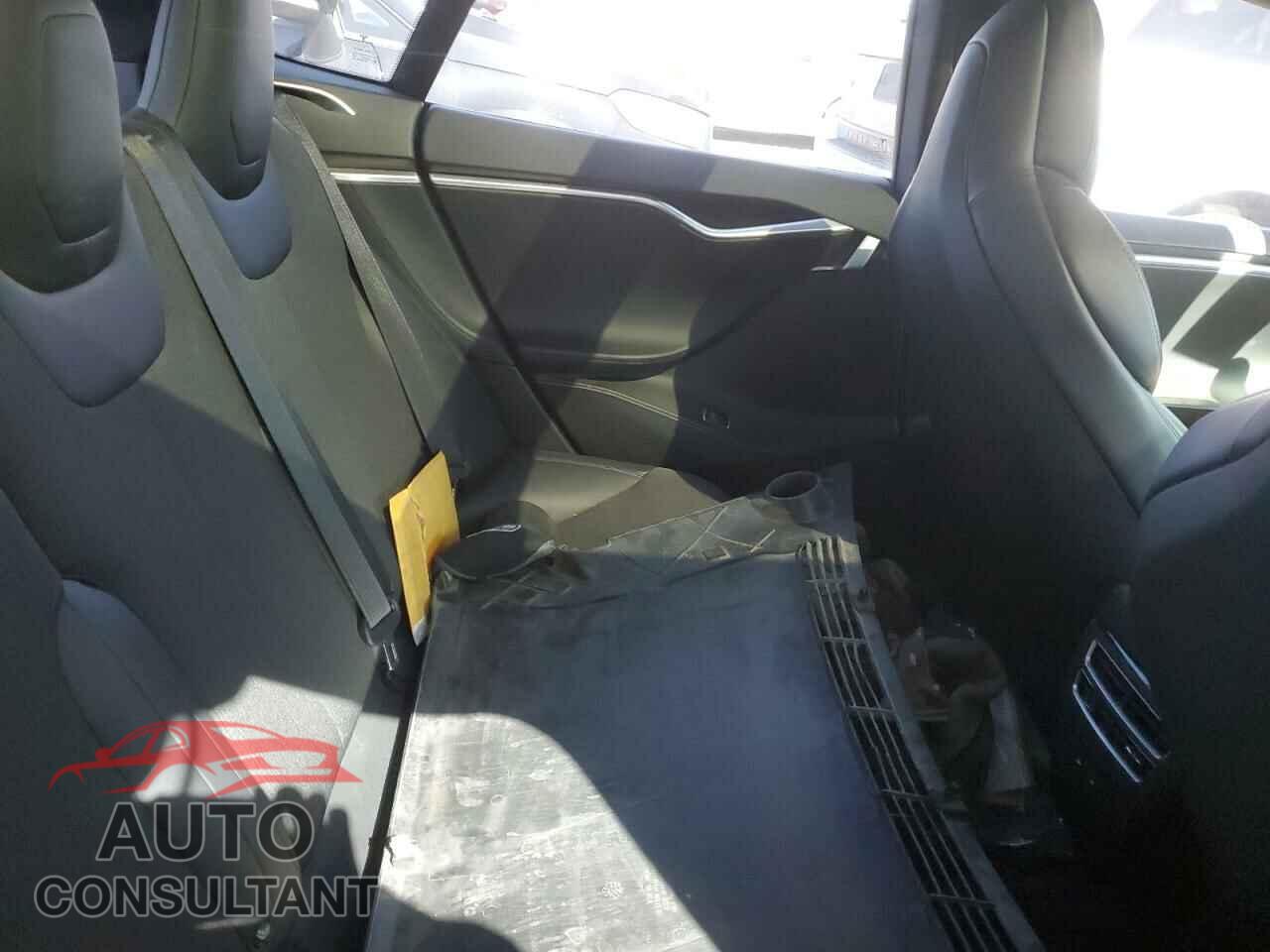TESLA MODEL S 2017 - 5YJSA1E19HF210008