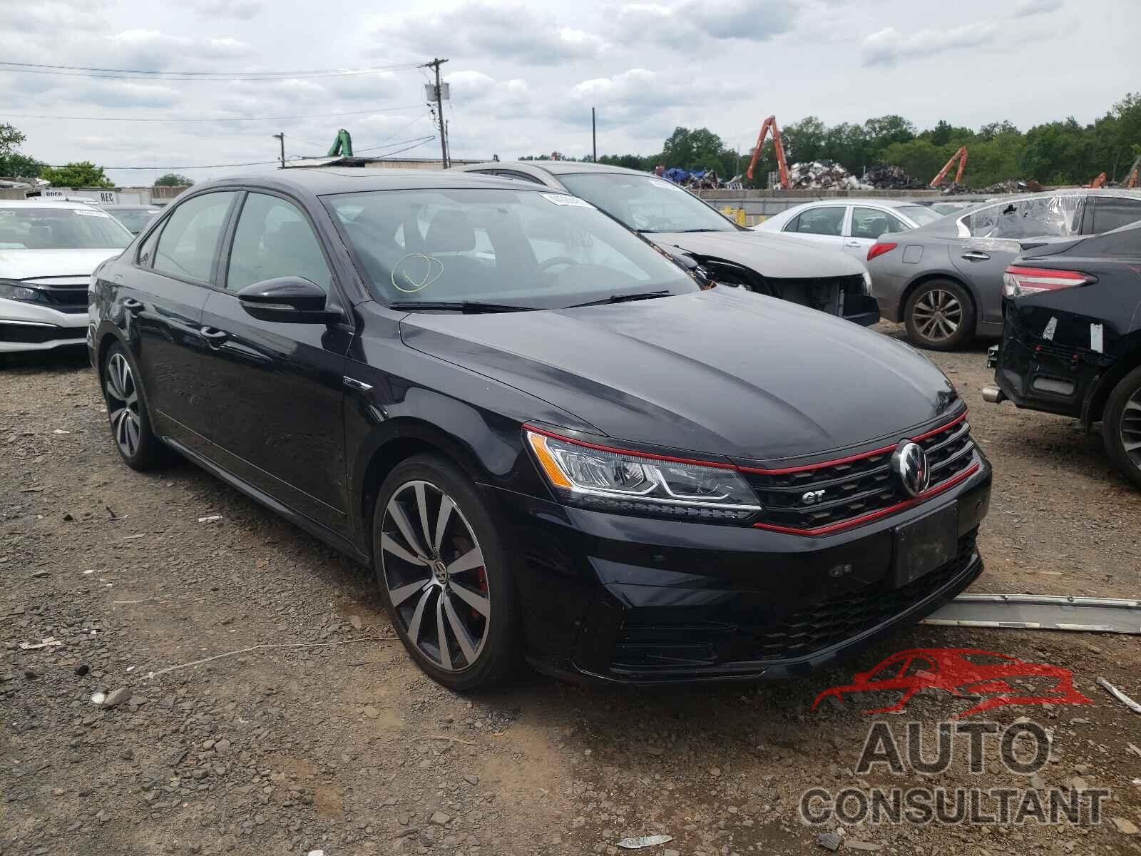 VOLKSWAGEN PASSAT 2018 - 1VWJM7A33JC031752