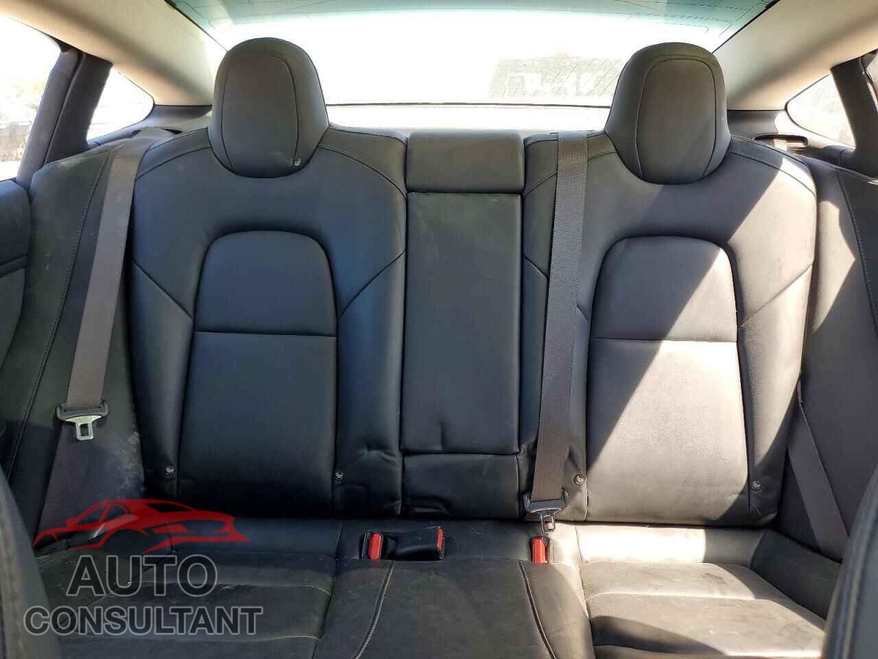 TESLA MODEL 3 2018 - 5YJ3E1EA5JF071039