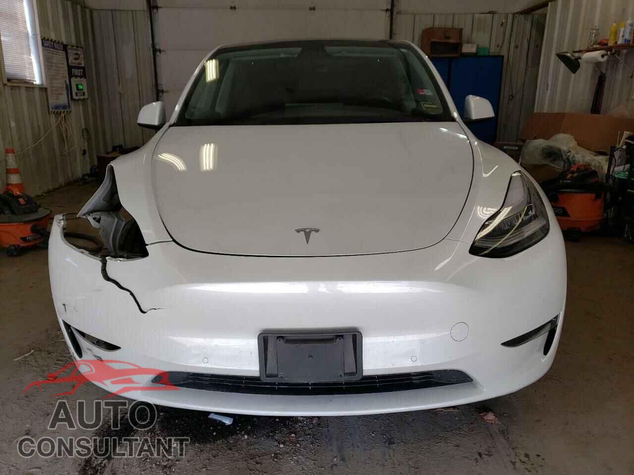 TESLA MODEL Y 2021 - 5YJYGDEEXMF302400