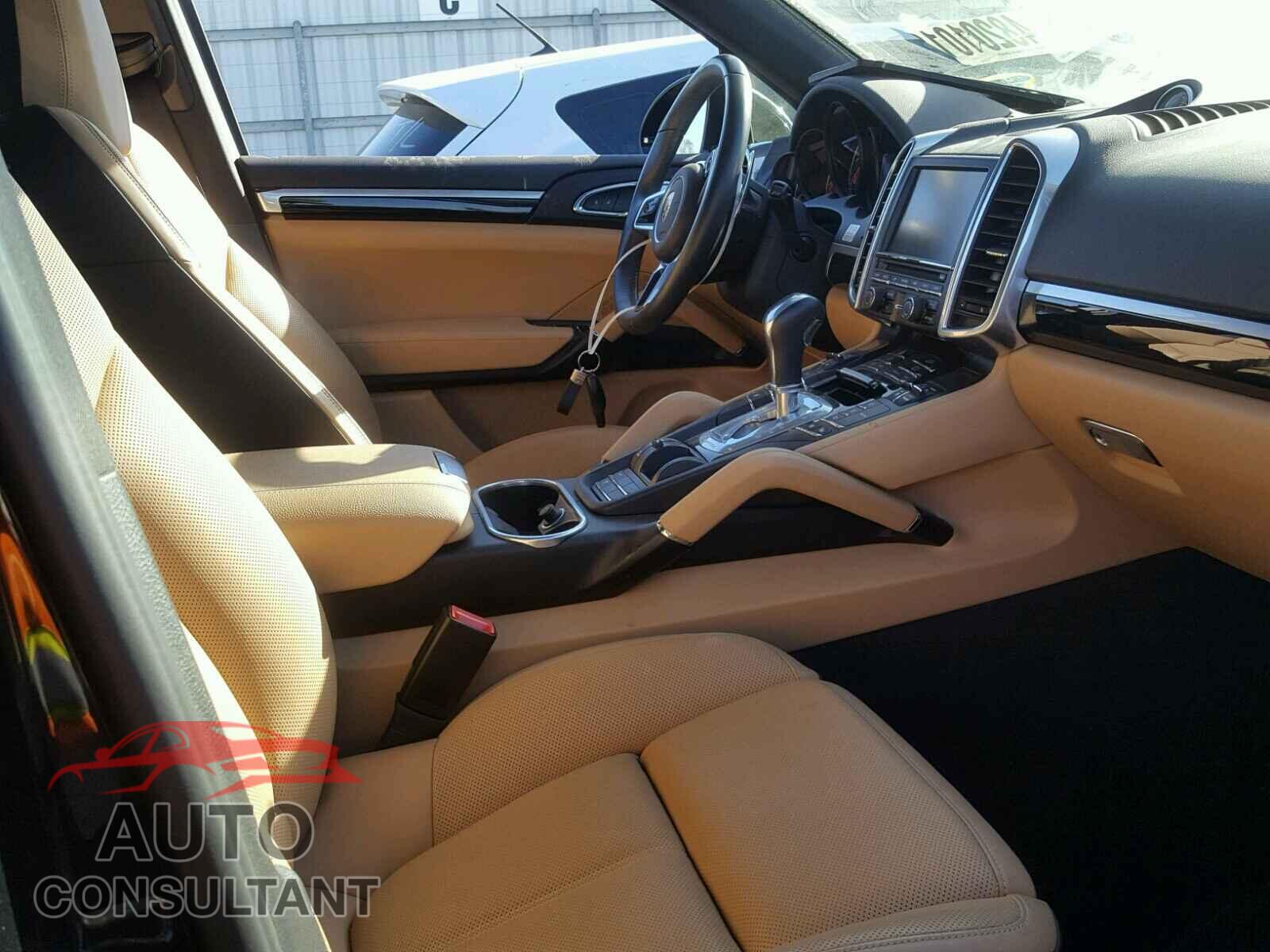 PORSCHE CAYENNE 2016 - WP1AF2A28GKA43156