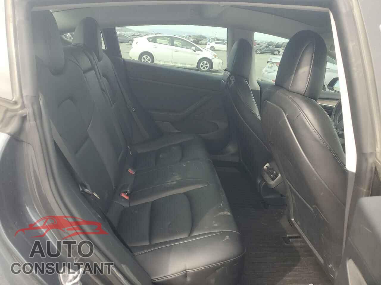 TESLA MODEL 3 2022 - 5YJ3E1EB5NF135577