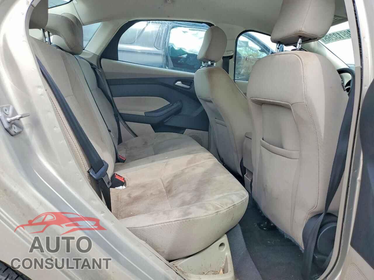 FORD FOCUS 2015 - 1FADP3F26FL247155