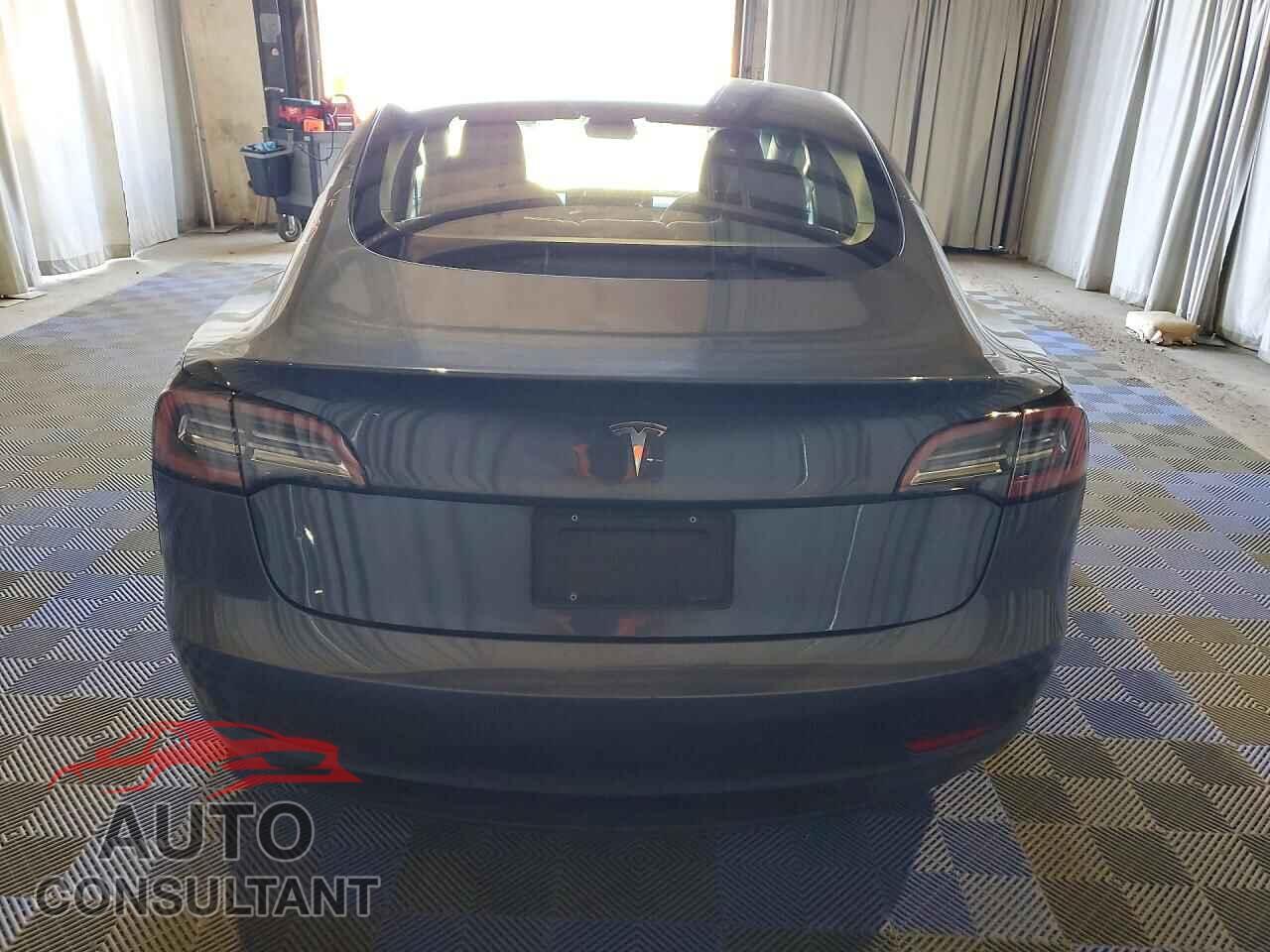 TESLA MODEL 3 2022 - 5YJ3E1EA9NF304541