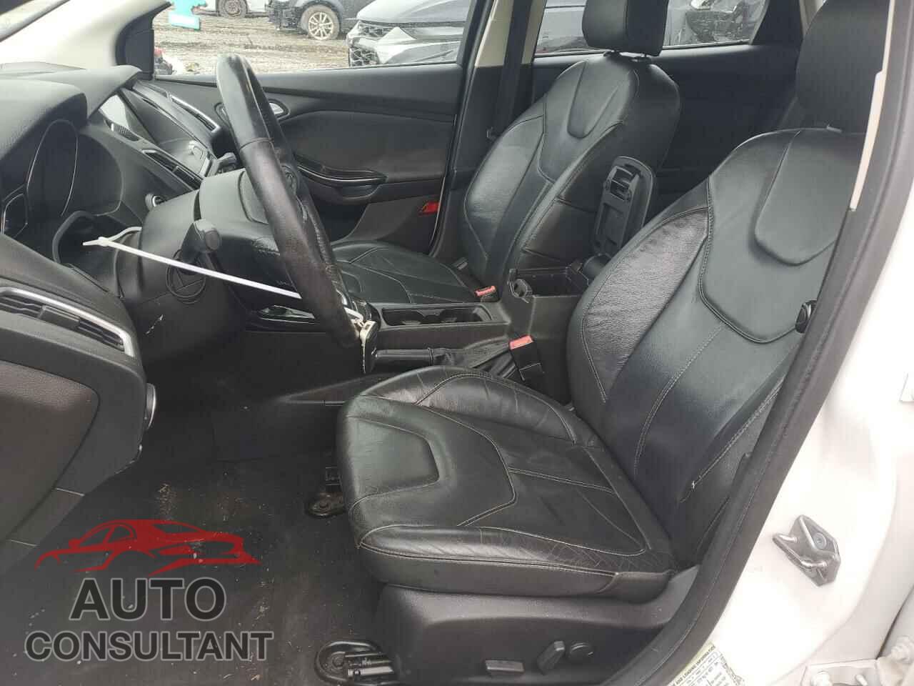 FORD FOCUS 2016 - 1FADP3N22GL318743