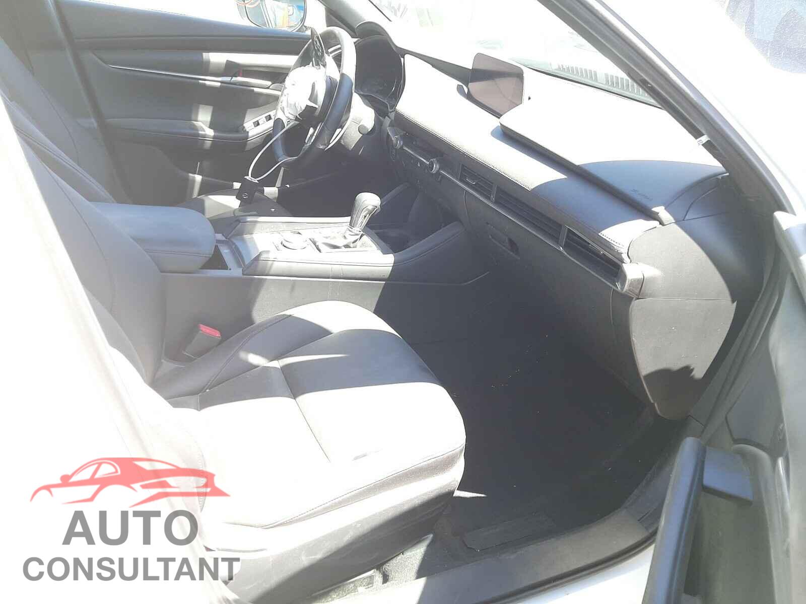 MAZDA 3 2020 - JM1BPALM7L1164076