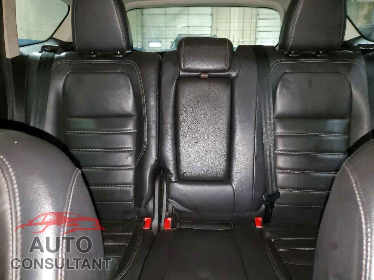 FORD ESCAPE 2018 - 1FMCU9J99JUA79774