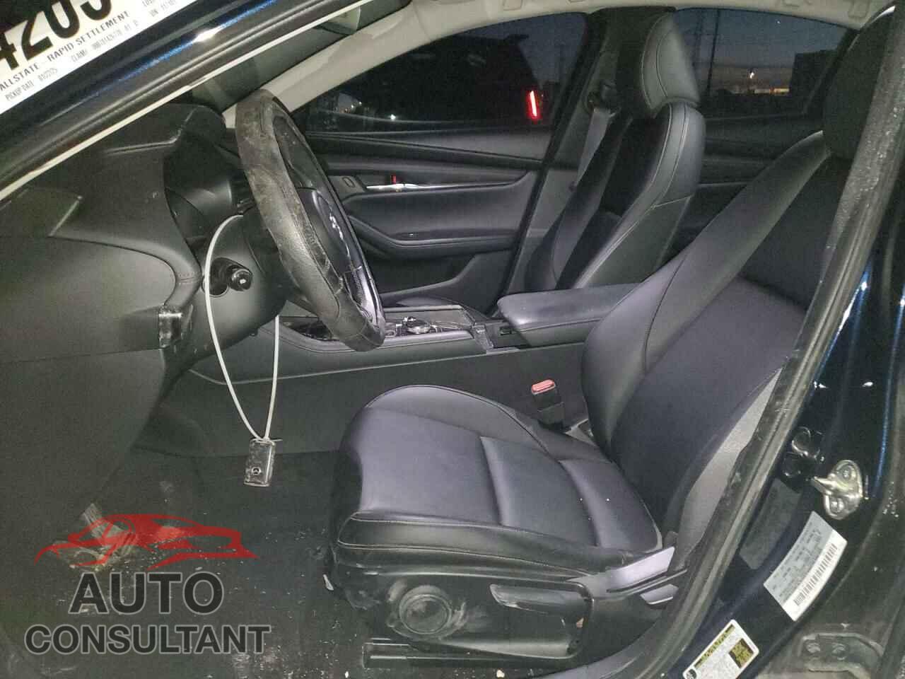 MAZDA 3 2019 - JM1BPBAM9K1117185