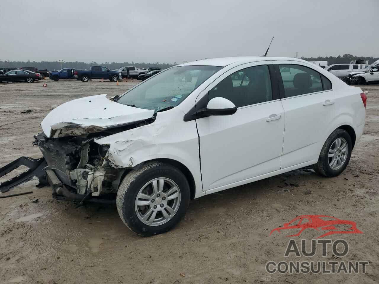 CHEVROLET SONIC 2013 - 1G1JC5SB8D4217195