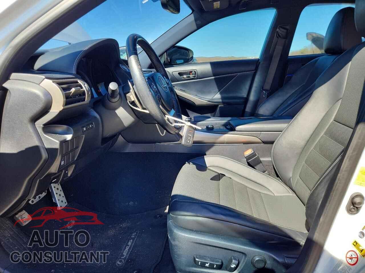 LEXUS IS 2015 - JTHCF1D20F5023303