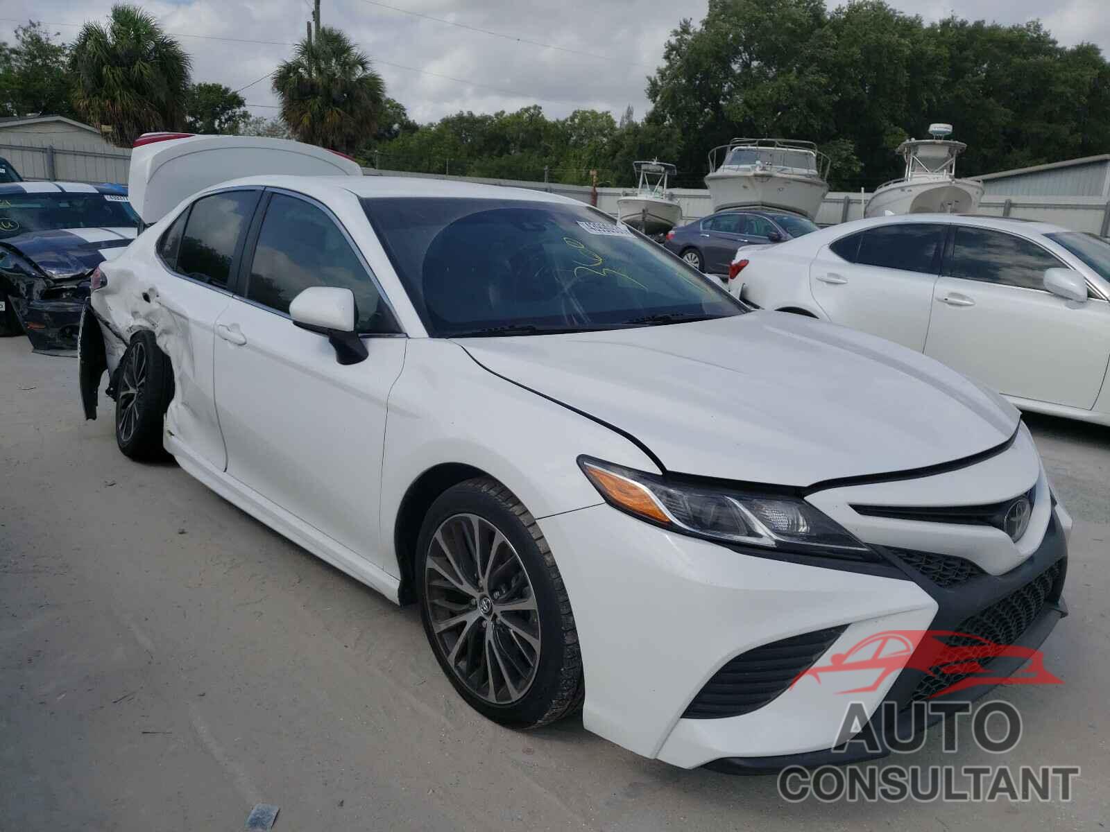 TOYOTA CAMRY 2018 - 4T1B11HK6JU071663