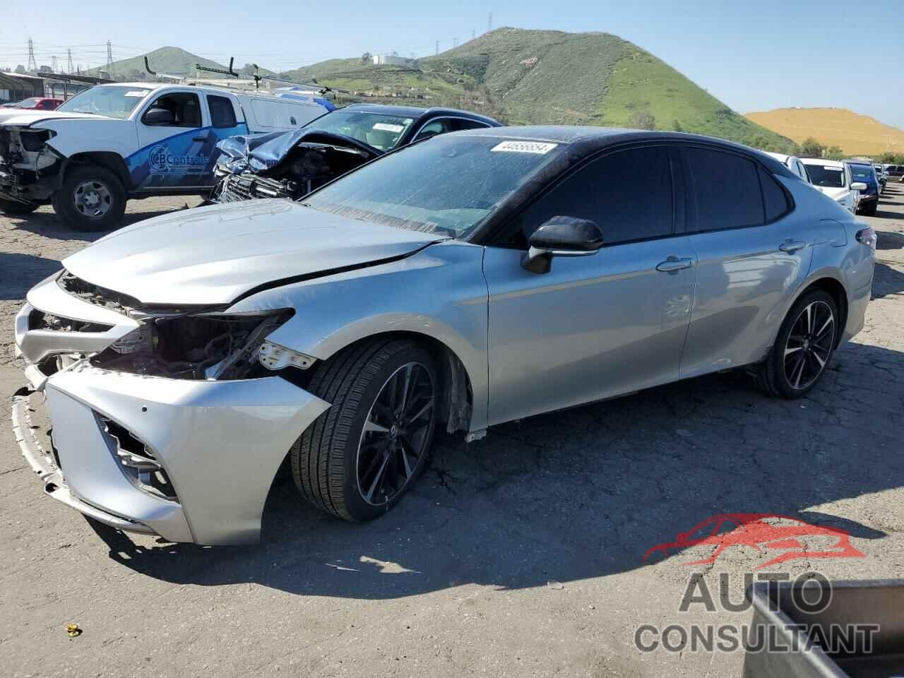 TOYOTA CAMRY 2018 - 4T1B61HK8JU070774