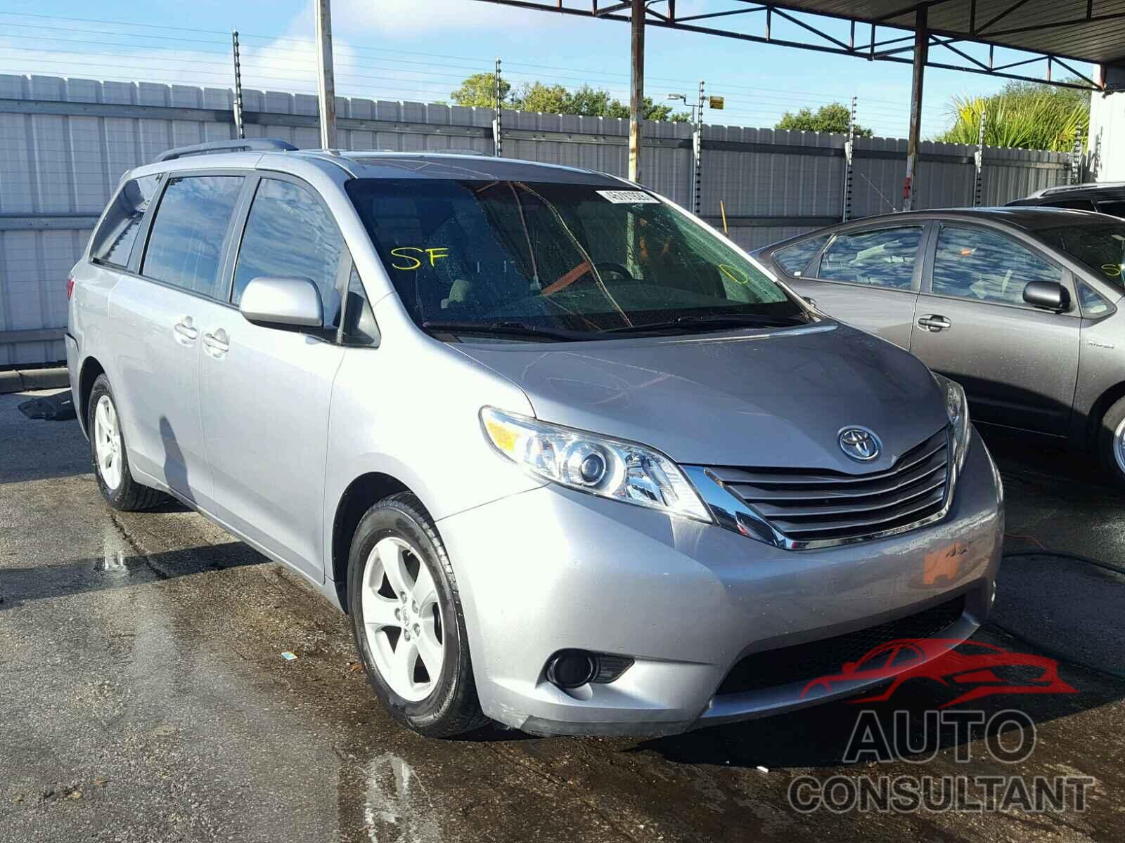 TOYOTA SIENNA LE 2015 - 5TDKK3DC5FS539616