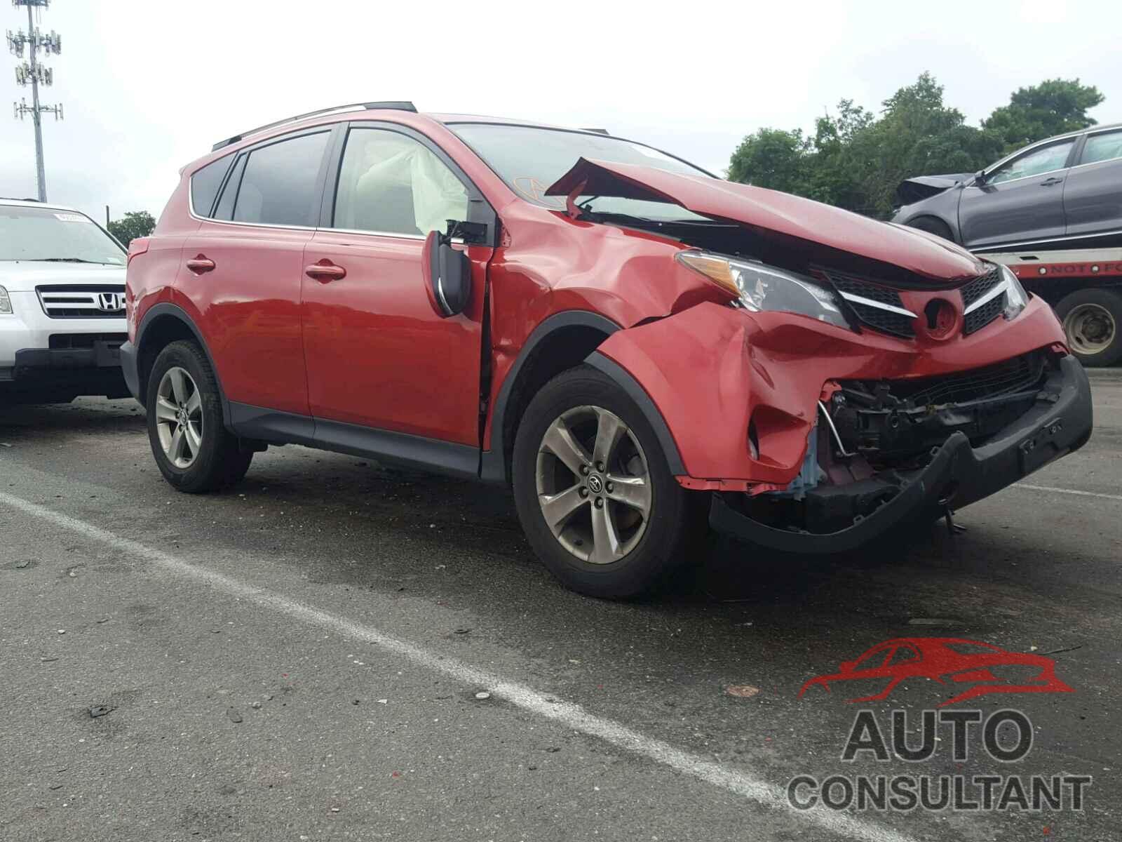 TOYOTA RAV4 XLE 2015 - JTMRFREV5FD168569