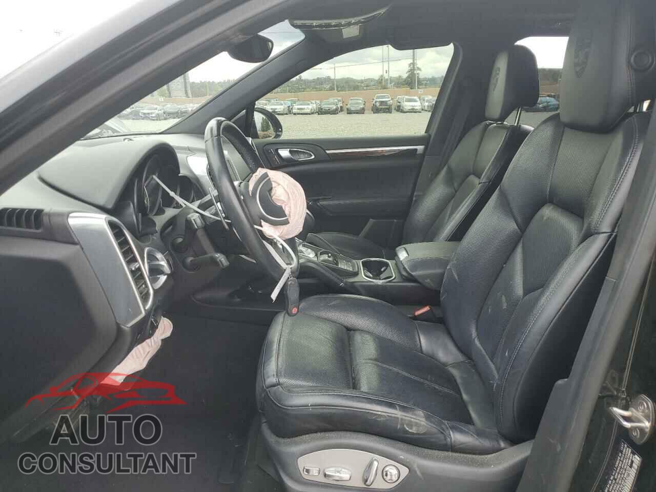 PORSCHE CAYENNE 2018 - WP1AA2A29JKA07305
