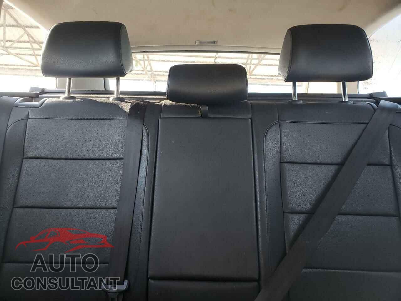 VOLKSWAGEN JETTA 2011 - 3VWPL7AJ2BM631237