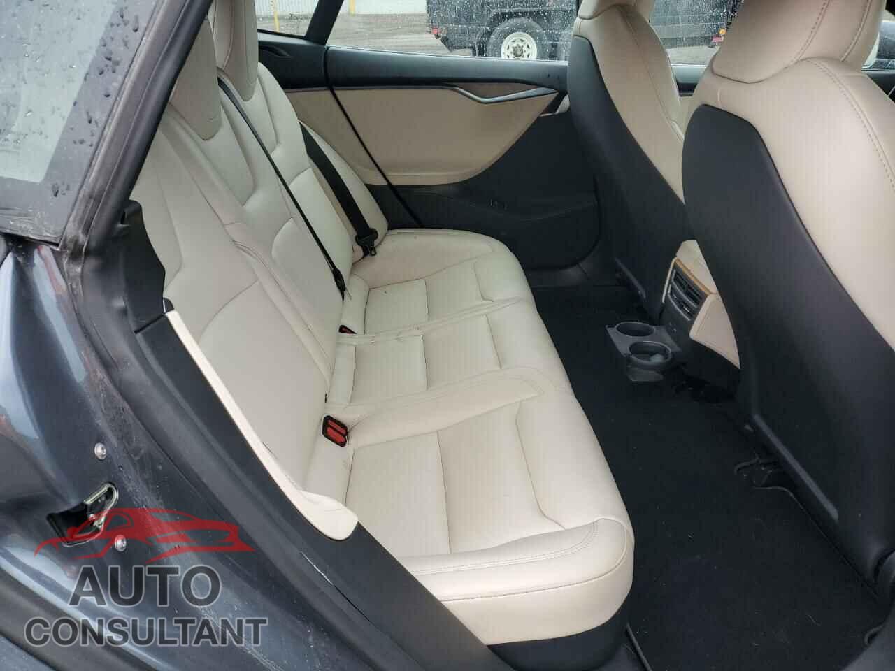 TESLA MODEL S 2020 - 5YJSA1E26LF404402