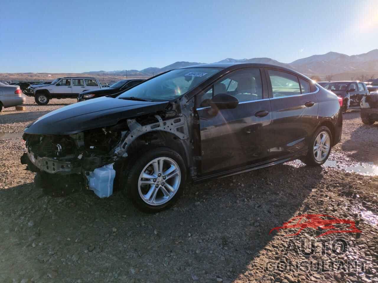 CHEVROLET CRUZE 2018 - 1G1BE5SM5J7174963