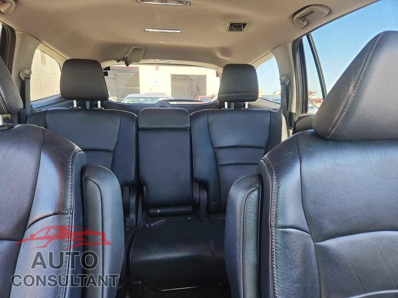 HONDA PILOT 2017 - 5FNYF5H58HB045425