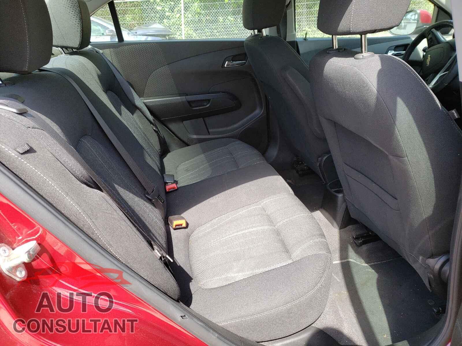 CHEVROLET SONIC 2018 - 1G1JD5SHXJ4134266