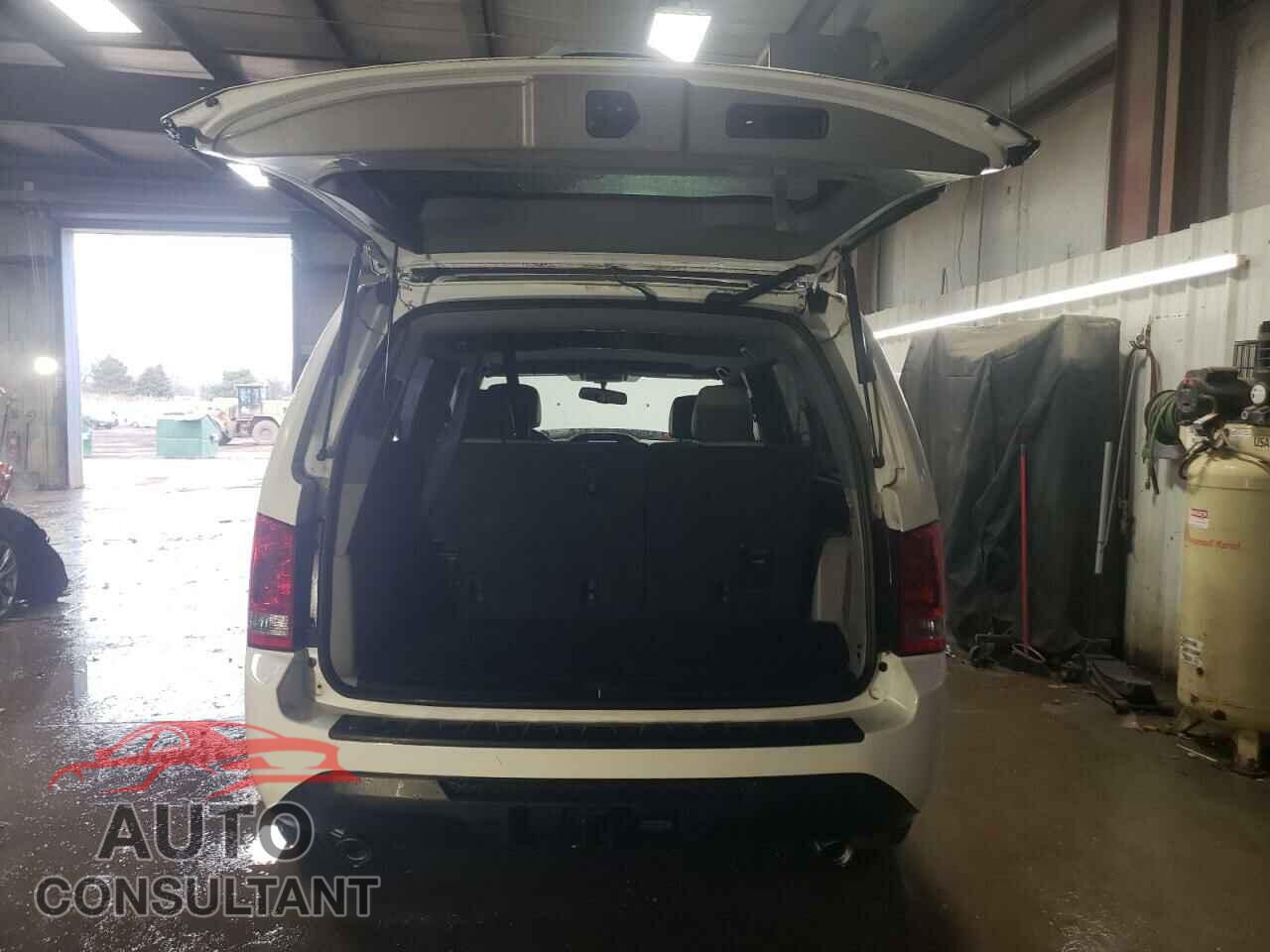 HONDA PILOT 2015 - 5FNYF4H79FB025841