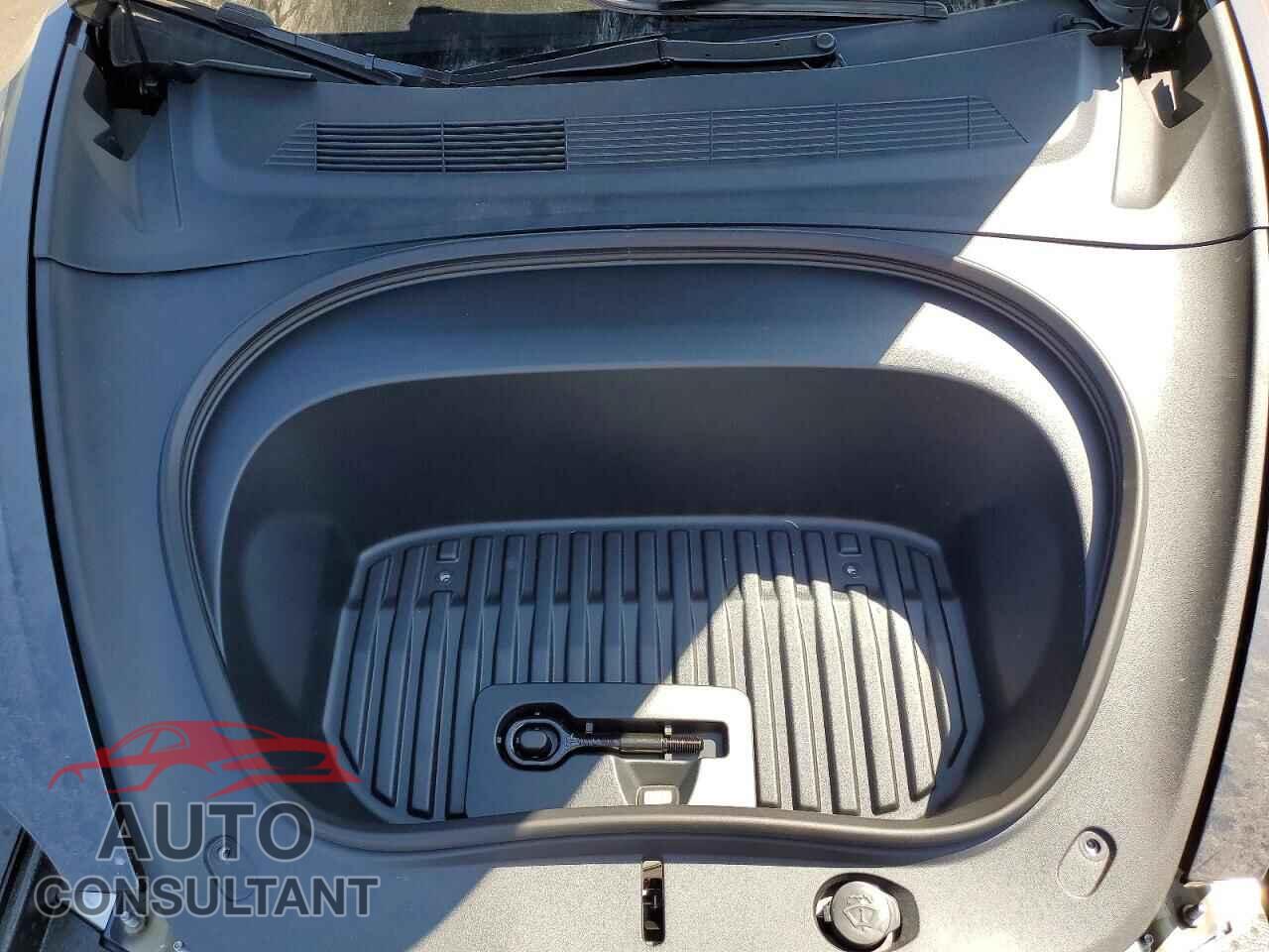 TESLA MODEL 3 2025 - 5YJ3E1EA2SF080976