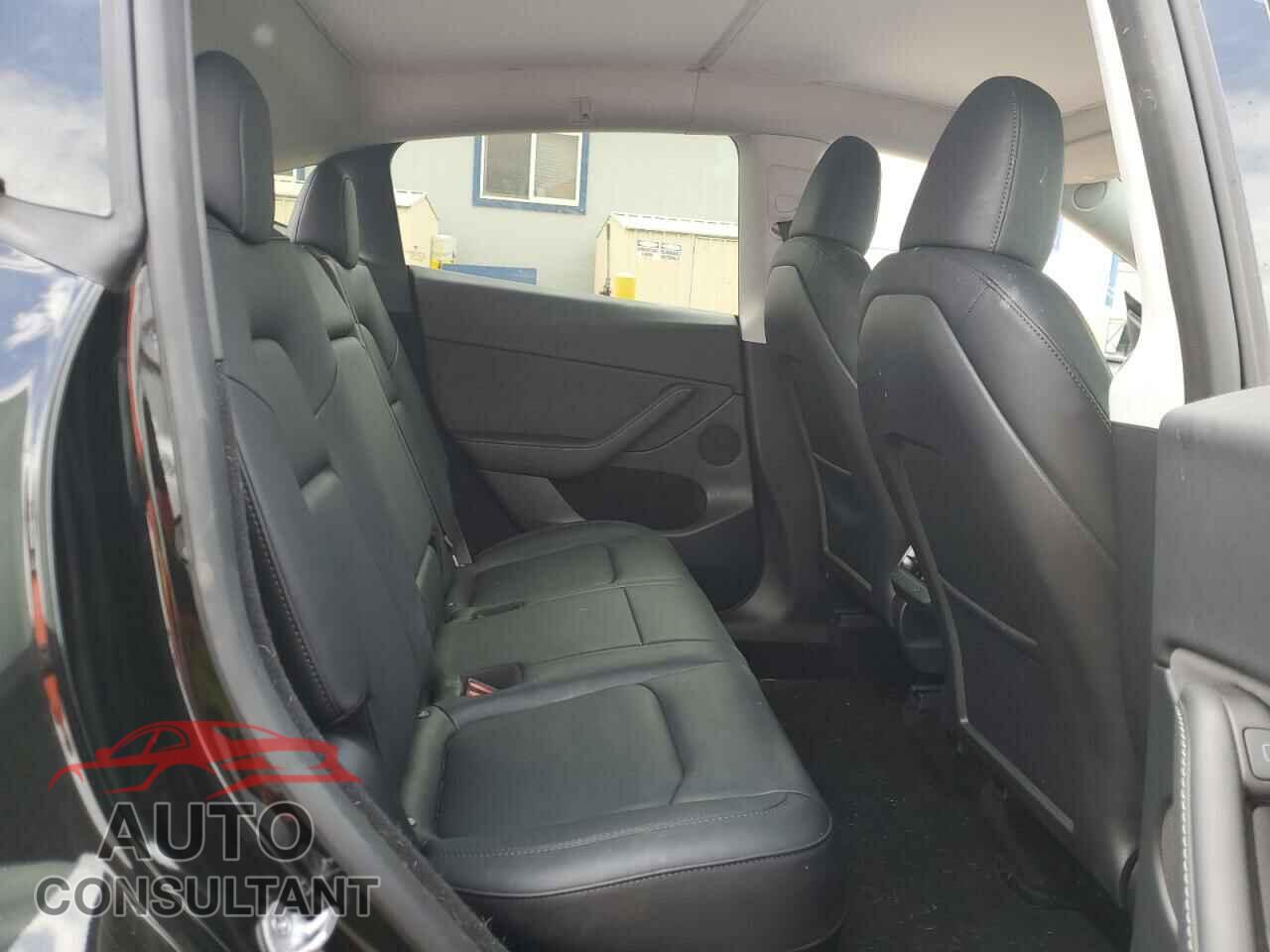 TESLA MODEL Y 2024 - 7SAYGDEE5RF983821