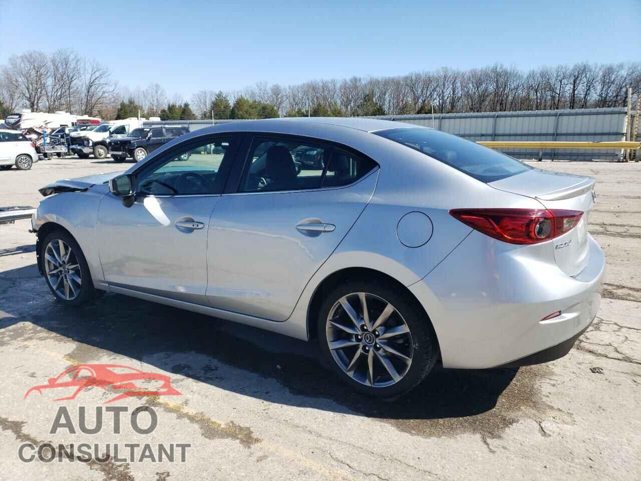 MAZDA 3 2018 - 3MZBN1V38JM218413