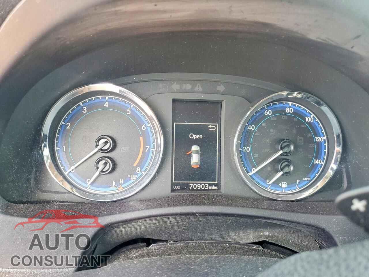 TOYOTA COROLLA 2018 - 5YFBURHE6JP762872